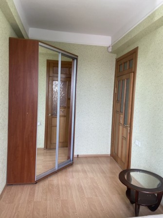 Сдам 2 комнатную  квартиру в центре - фото 1