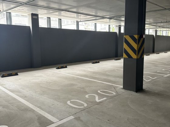 Здам в оренду паркоміцсце в ЖК Варшавський 3 Киев