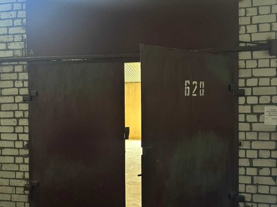 Оренда великого гаража на метро Лівобережна зі світлом 30м2 Киев