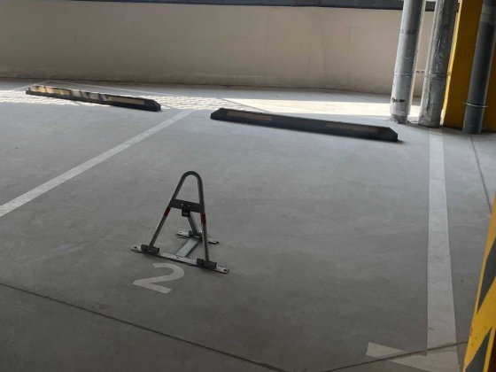 Здається паркомісце в ЖК Манхеттен ,  Берестейський проспект 11Б Киев