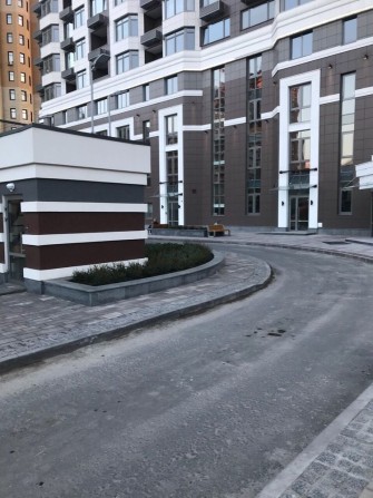 Аренда паркоместа в жк Аристократ в подземном паркинге Коновальца 34 А - фото 1