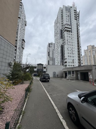 Сдам паркомiсце, вул. Срiбнокiльська 1 - фото 1