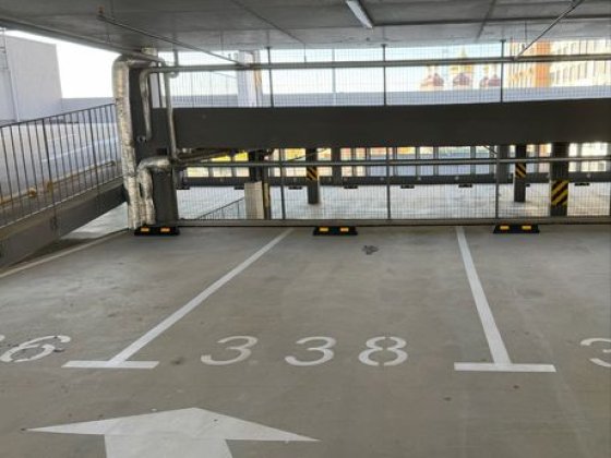 Здам в оренду паркомісце в Жк Варшавський 3 ( вул. В. Змієнка 32) Киев