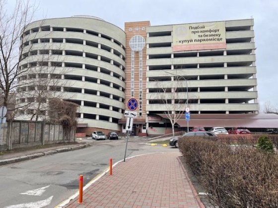 Продається паркомісце на Голосієво 13 Київ