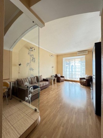 Сдам 1 комнатную квартиру в центре - фото 1