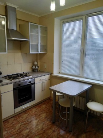 Сдам квартиру 2х комнатную - фото 1