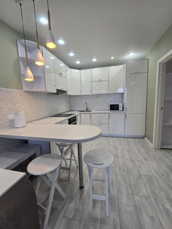 Сдам 2 ком квартиру Левада,евродвушка,ул.Заливная,5 этаж, супер ремонт - фото 1