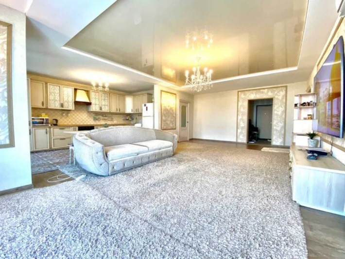 Сдается 3-х комн. квартира 119 кв.м в центре, новостройка - фото 1