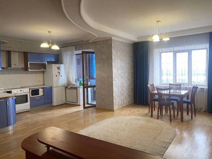 Аренда 3 ком. двухуровневой квартиры в центре города - фото 1