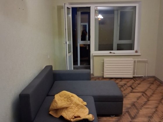 С Д А М    3 - КОМ.  КВАРТИРУ  (Чаривная 159)  хозяин Запорожье