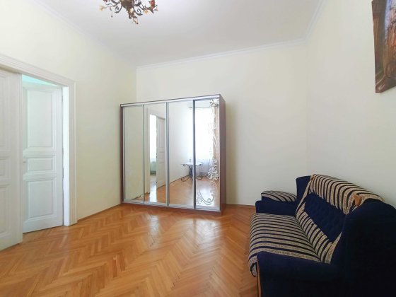 Велика 2 кімнатна квартира, центр, вул Ш Руставелі! Є все необхідне! Львів