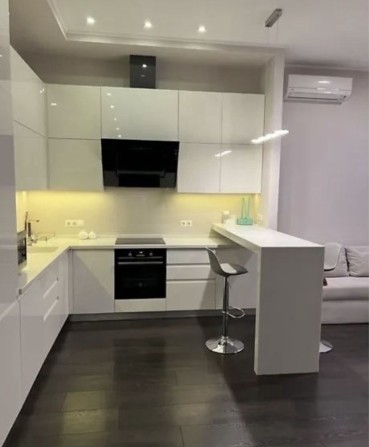 Аренда Жк Дом на Набережной, пер. Банный 1, центр , Стрелка - фото 1