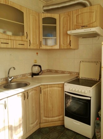 Сдам свою 1 кїмнатну квартиру метро Героев Труда .Дружби народов 202 - фото 1