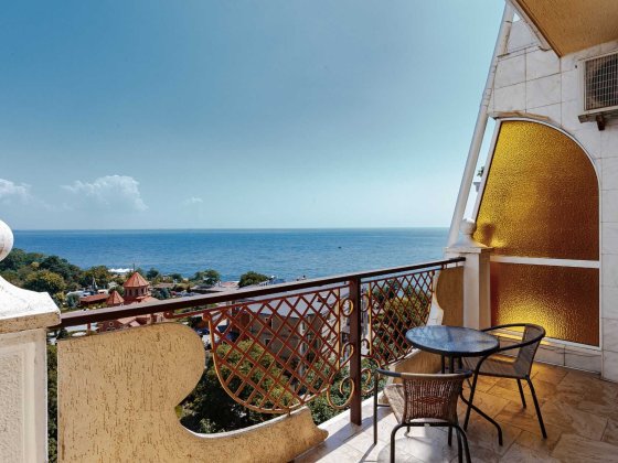 2 комн кв 100 кв м ,Аркадийский дворец, ул Гагаринское плато Одесса