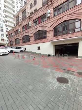 Оренда паркомісця 10000 міс., Іринінська 5. Майдан Незалежності - фото 1