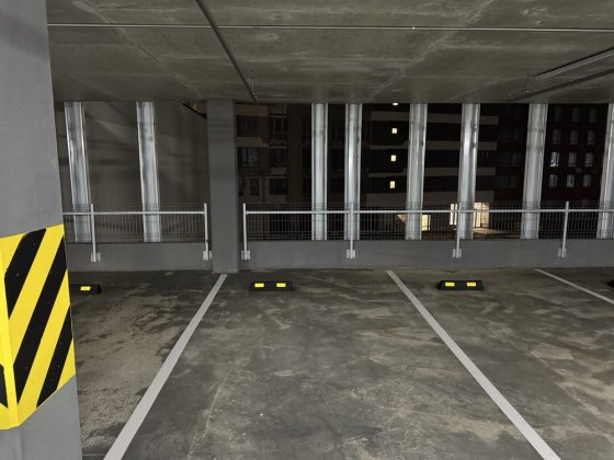 Паркомісце у ЖК «Варшавський Плюс»  для електромобіля Киев