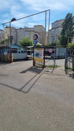 Крытая парковка на охраняемой стоянке рядом с ж/м Радужный - фото 1