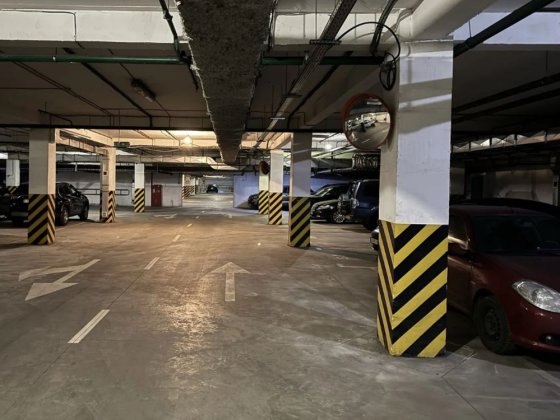 Здам в оренду місце для мотоцикла на підземному паркінгу Нивки Киев