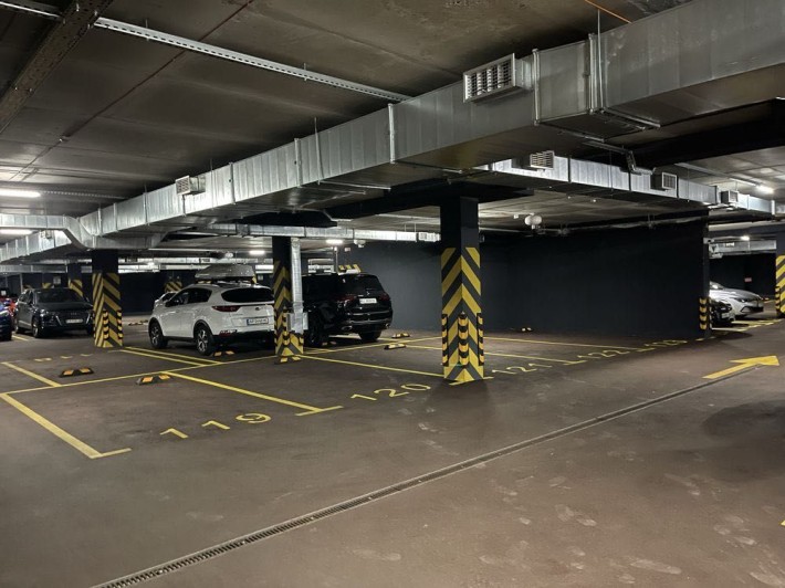 Продам паркомісце в ЖК «У Квартал « - фото 1