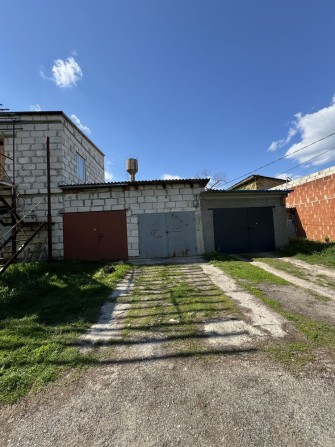 Високий гараж із погребом 40 кв.м у центрі Макарова - фото 1