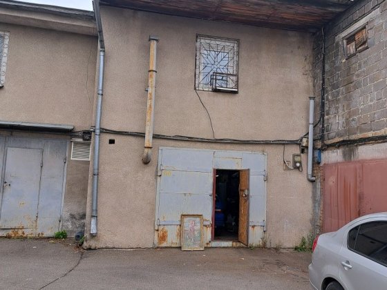Продам в Києві цегляний гараж трирівневий 140 м` Іванковичі