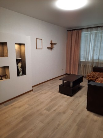 Срочно !!! Сдам 2 кв  ТРК Украина Юбилейный 4500+ к.у. - фото 1