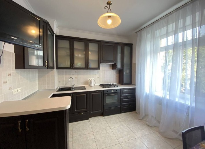 Здам 2 кімнатну квартиру на Успенській 6
Газ
5/5 поверх
65 м²
посудом - фото 1