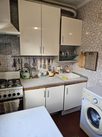 Сдаю 2-к.кв, метро Дворец Спорта, ул.Танкопия ( Каденюка), 5-А - фото 1