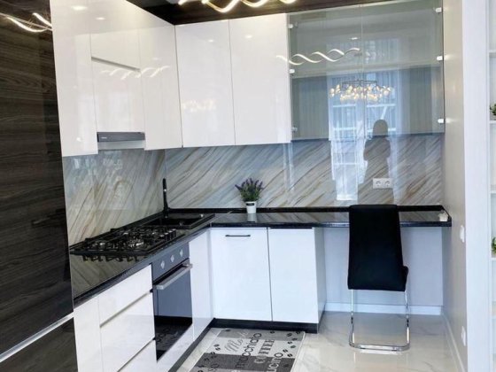 Сдам большую 1 комнатную квартиру в Новострое в Центре Харків