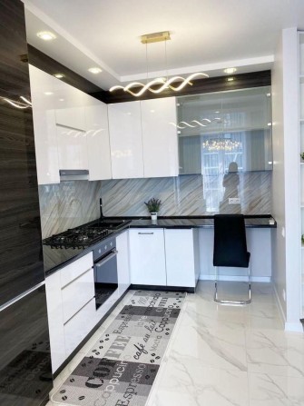 Сдам большую 1 комнатную квартиру в Новострое в Центре - фото 1