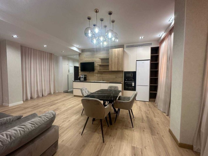 Сдам 2-комнатную квартиру с террасой в центре — ЖК «18 Жемчужина». - фото 1