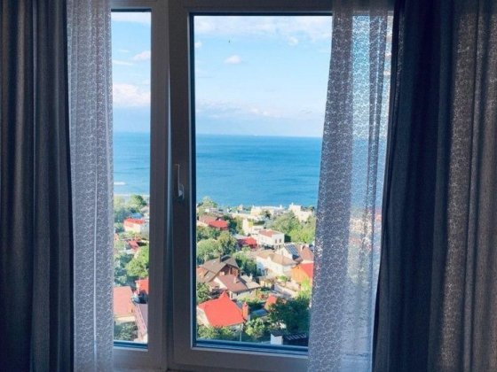 Красивая студия с отдельной спальней ивидом на море в Аркадии.Гардероб Одеса