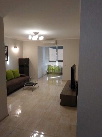 Центр, двух  комнатная, новострой. - фото 1