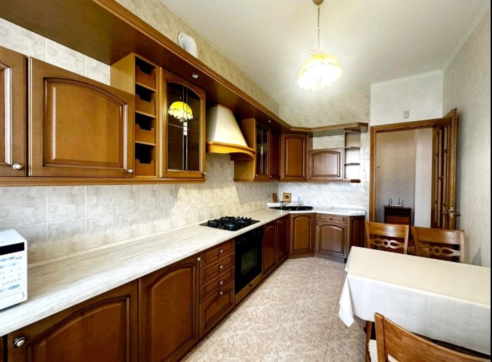 Сдам Довженко 6  Дома  Каркашадзе 3х комнатную квартиру - фото 1