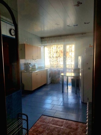 Сдам 2 комнатную квартиру с балк⁹оном - фото 1