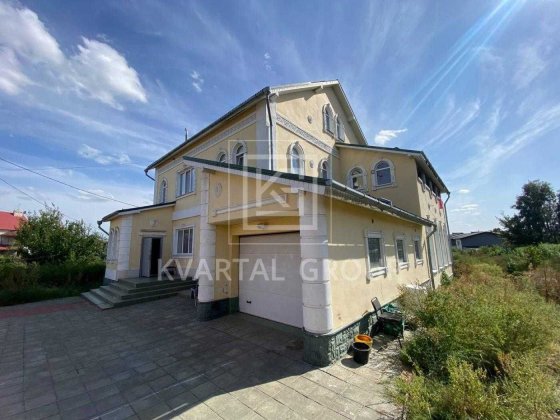 Великий будинок біля озера 382м2, 5 спалень, 13 соток землі Гостомель