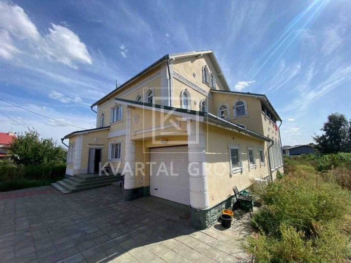 Великий будинок біля озера 382м2, 5 спалень, 13 соток землі - фото 1