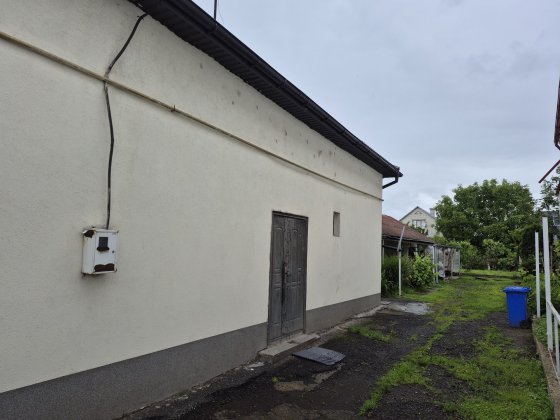 Здається частина будинку можно з тваринами. Мукачево