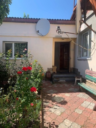 Оренда частини Будинку 5500 гр оплата за один місяць. Дві кімнати.  Ра - фото 1