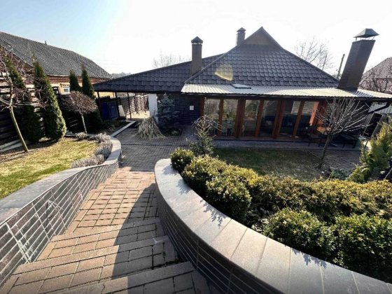 Довгострокова оренда приватного будинку