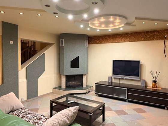 Оренда будинку в спокійному районі міста з гаражем Хмельницкий