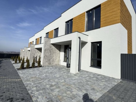 Продаж танхаусу /3 сот.земельноі ділянки Хмельницкий