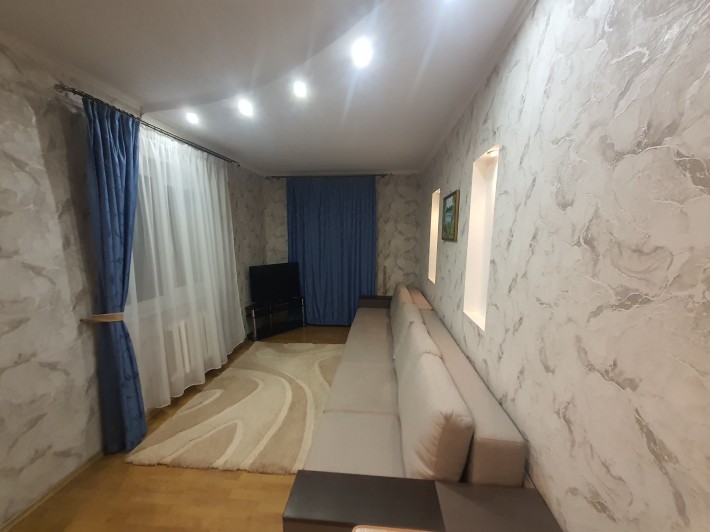 Здам пів будинку, окремий вхід, та всі комунікації,  газ котел! - фото 1