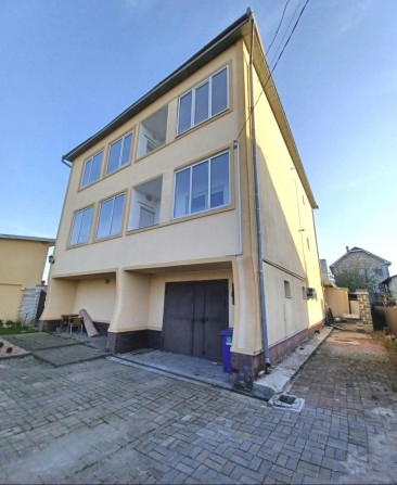 Здається просторий півособняк - фото 1