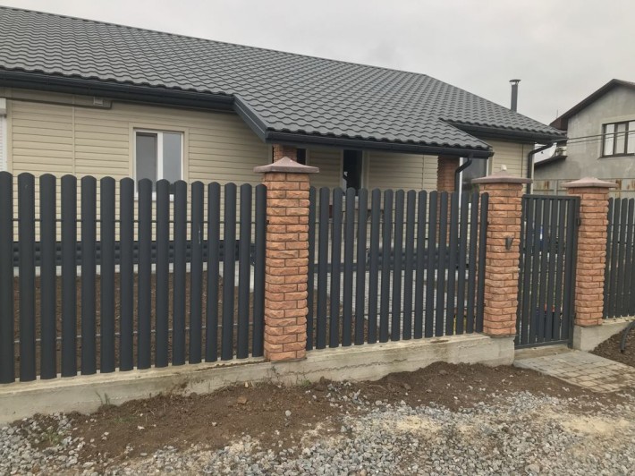 Отдельностоящий 3х ком дом+Гараж!Берем с животными!Торг! - фото 1