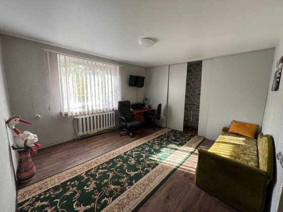 Здається будинок поруч парк! Полтава