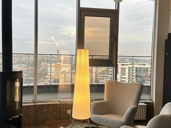 Здається в оренду квартира пентхаус з власною терасою район Майдану Черновцы