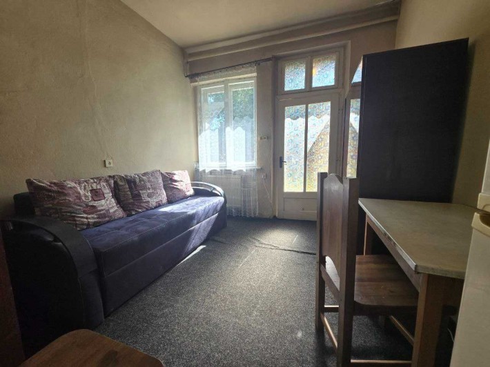 Оренда невеликої 1кімн. кв. напівособнячного типу   по вул.Берчені - фото 1