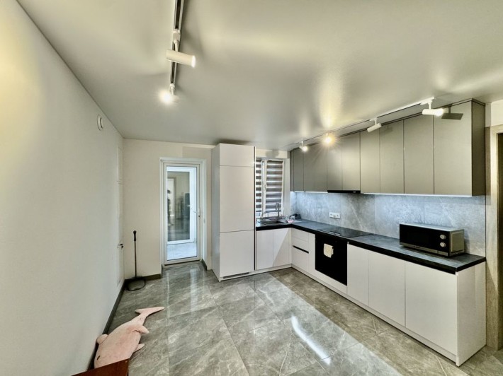 Здам частину будинку із сучасним ремонтом. Дві роздільні кімнати! - фото 1