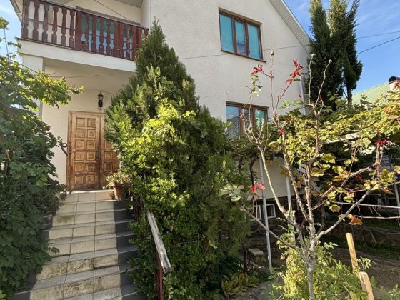 Оренда 2 поверхового будинку на вул. Соловʼїна Ужгород